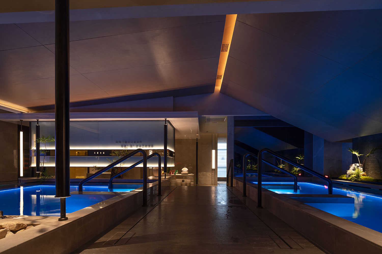 Swimming Pool LED Rope Lights Guide: How to Choose the Right Option